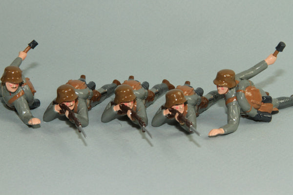 WW91E - Austrian Infantry 1916-18 - prone, firing. From Regal Soldiers of the World series - Piers Christian Toy Soldiers - 1